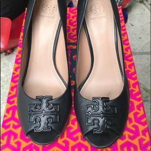Tory Burch Melinda Wedge. Black Open Toe (PeepToe)